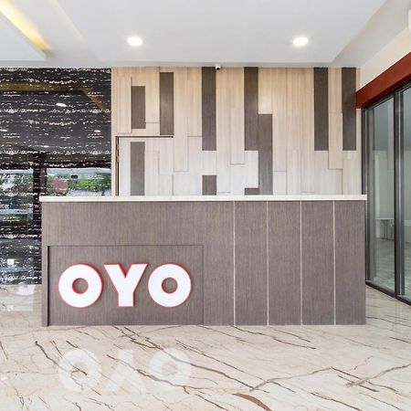 Oyo 727 Merlion Hotel Medan Ngoại thất bức ảnh
