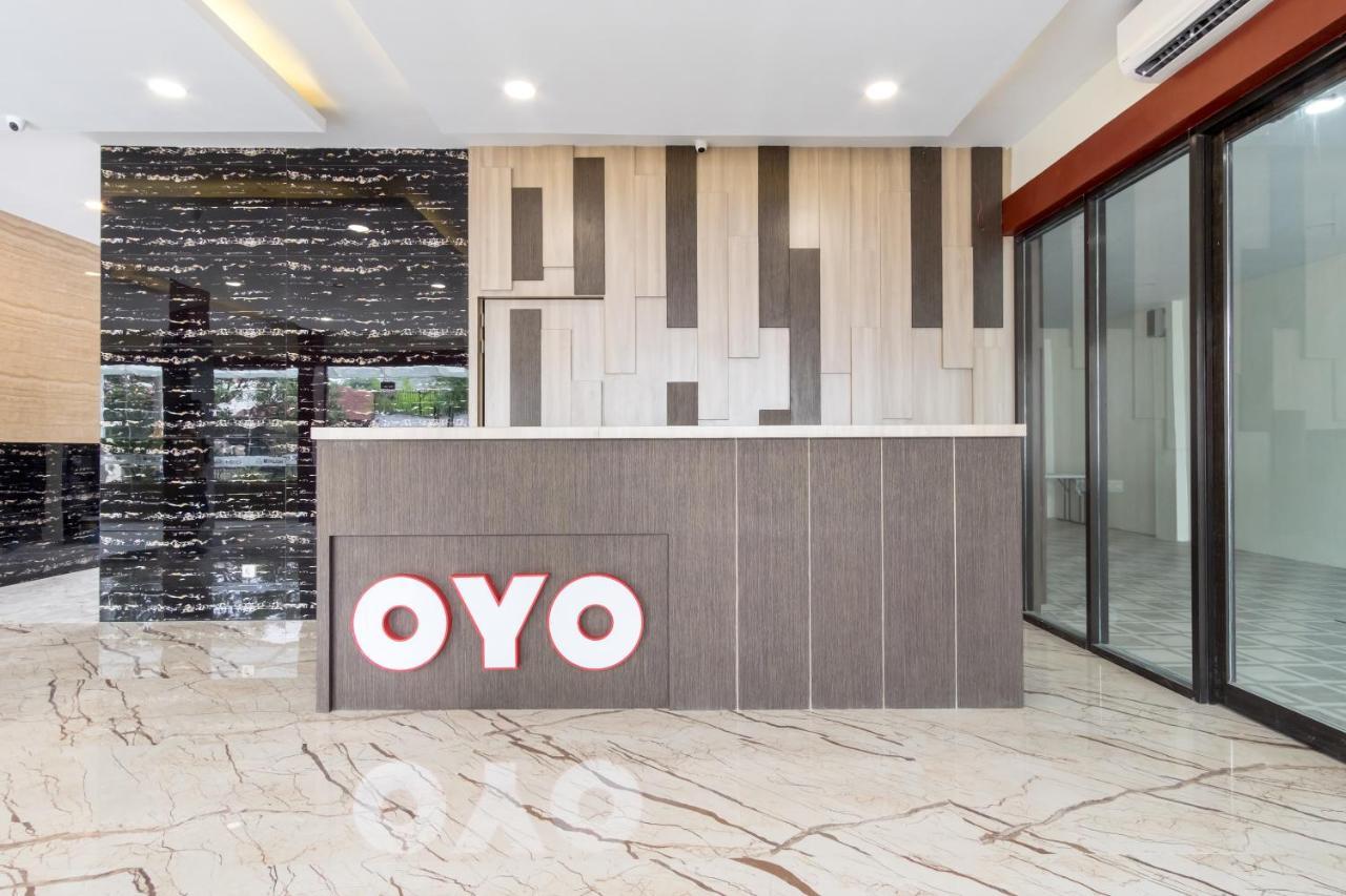 Oyo 727 Merlion Hotel Medan Ngoại thất bức ảnh