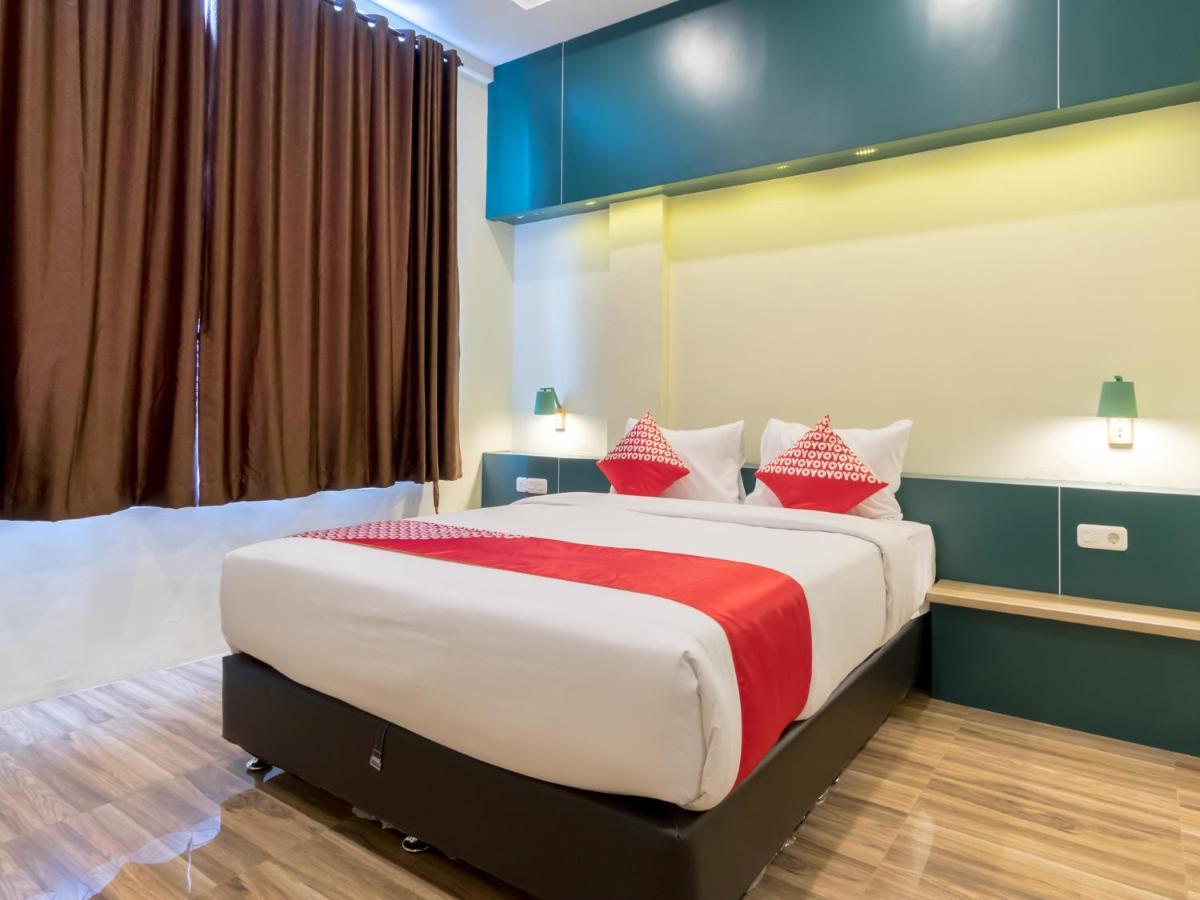 Oyo 727 Merlion Hotel Medan Ngoại thất bức ảnh