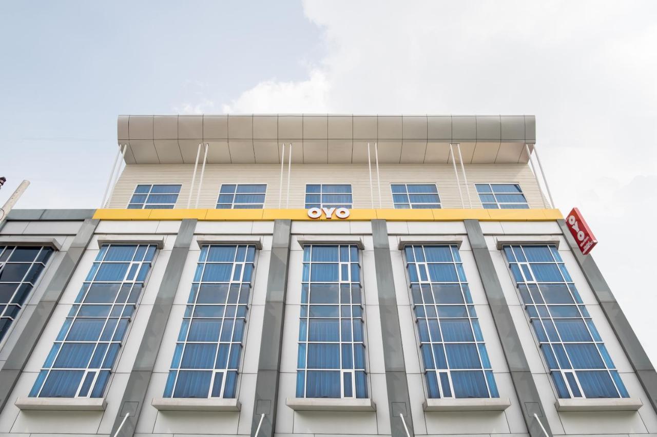 Oyo 727 Merlion Hotel Medan Ngoại thất bức ảnh