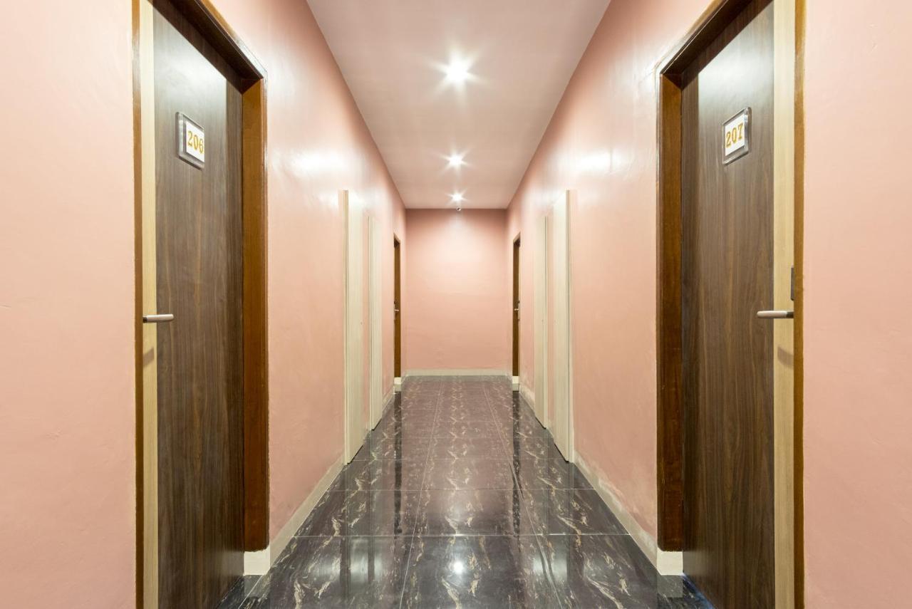 Oyo 727 Merlion Hotel Medan Ngoại thất bức ảnh