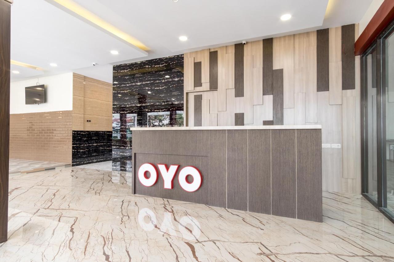 Oyo 727 Merlion Hotel Medan Ngoại thất bức ảnh