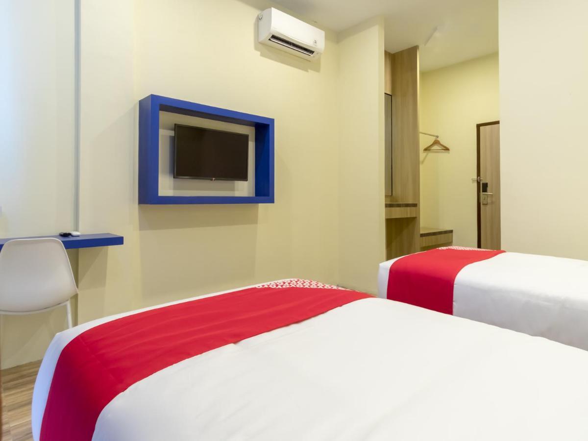 Oyo 727 Merlion Hotel Medan Ngoại thất bức ảnh