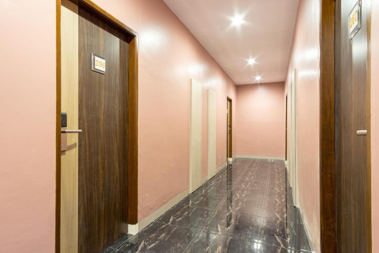 Oyo 727 Merlion Hotel Medan Ngoại thất bức ảnh