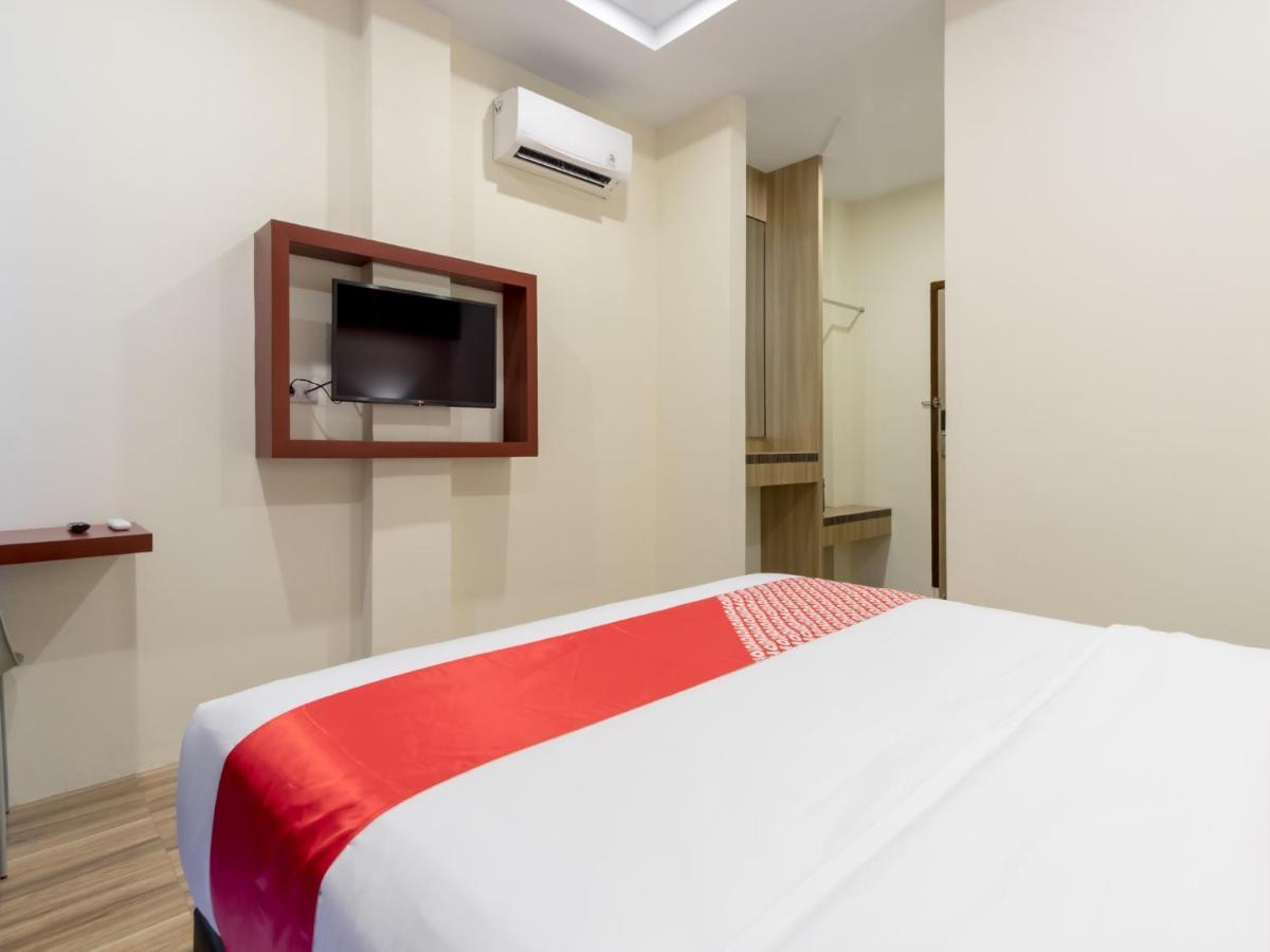 Oyo 727 Merlion Hotel Medan Ngoại thất bức ảnh
