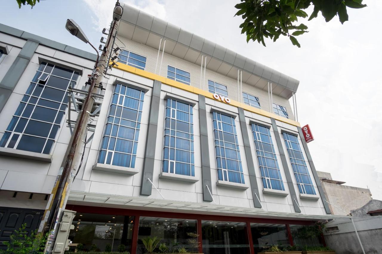 Oyo 727 Merlion Hotel Medan Ngoại thất bức ảnh